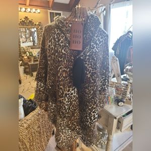 Leopard fleece style poncho w bow  accessory st